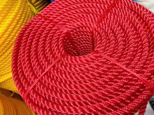 Cordon monofilament torsadé en HDPE, fabriqué à partir de fibres de polypropylène, adapté au manutention de marchandises, à la fixation sécurisée et à une utilisation extérieure. - Product Image 4