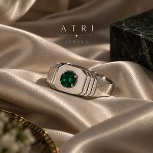 Bague signet de luxe en argent sterling 925 avec émeraude verte, coupe ronde, pierre précieuse verte, fabricant de bijoux sur mesure en gros - Product Image 1