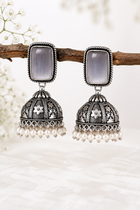 ต่างหูระย้า jhumka ไข่มุกเงินแท้สีเทาออกซิไดซ์สำหรับผู้หญิงต่างหูระย้างานปาร์ตี้แนววินเทจทันสมัย - Product Image 4