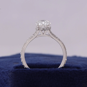 Anillo de Compromiso de Diamante con Corte Oval Platino y Banda Pavé, Estilo Clásico, Certificado IGI, para Mujer - Product Image 3
