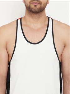 เสื้อกล้ามผู้ชายสีพื้น ขาว ดำ ส้ม สปอร์ต คอกลม แห้งเร็ว ผ้าถัก 100% คอตตอน ODM โลโก้ด้านหน้า ชุดออกกำลังกาย - Product Image 5