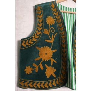 Chaleco Suzani Floral de Terciopelo Hecho a Mano para Mujer, Chaleco Bordado Estilo Boho, Ropa de Diseñador Vintage - Product Image 2