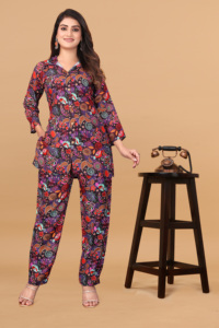 Conjunto de dos piezas de alta calidad con diseño estampado mixto para mujer, conjunto de ropa informal de poliéster y rayón con cuello redondo para mujer, traje de pantalón informal de verano. - Product Image 2