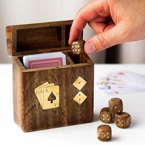 Caja de Madera Hecha a Mano para Cartas de Juego con Compartimento para Dados, Estuche de Almacenamiento para Noches de Juego, Entretenimiento en el Hogar, Decoración para Salas de Juego - Product Image 1