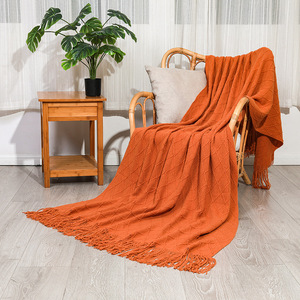 Couverture épaisse en coton à carreaux nordiques avec pompons, taille personnalisée, chaude pour l'hiver, pour la sieste, le canapé et la décoration intérieure - Product Image 4