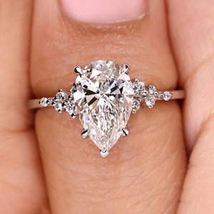 Bague de fiançailles en moissanite de laboratoire taille poire 2,11 carats, plaqué or blanc 14 carats, bague d'éternité de mariage, sertissage à griffes pour soirée - Product Image 4