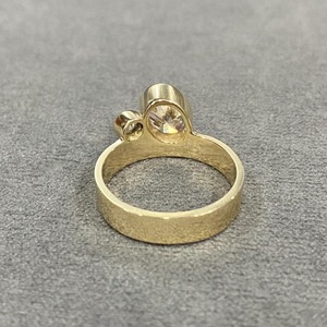 Anillo de compromiso de banda ancha ovalado y redondo para mujer - Anillo de boda con engaste de bisel, anillo solitario único de banda gruesa, oro de 14K - Product Image 3