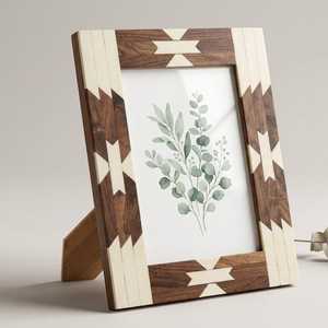 Portafotos Exclusivo de Lujo con Incrustaciones de Resina y Hueso, Marco Decorativo Hecho a Mano de Primera Calidad con Tamaño Personalizado para una Exhibición Elegante de Fotos - Product Image 1
