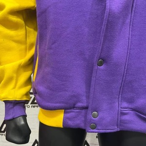 แจ็คเก็ตเบสบอลสไตล์ฮิปฮอปสำหรับผู้ชาย ขายส่ง สำหรับฤดูหนาว ระบายอากาศได้ดี ผลิตจากโพลีเอสเตอร์ 100% แบบ Varsity ติดกระดุมด้านหน้า - Product Image 4