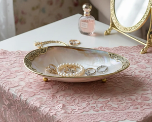 Plato de servir de nácar que combina elegancia natural y artesanía, ideal para entretener o añadir un toque de lujo a la decoración. - Product Image 5