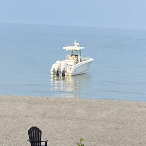 2018 Boston Whalers OUTRAGE 33 - Product Image 1