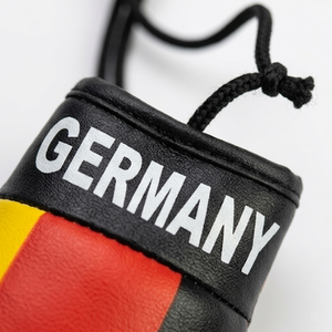 Mini-gant de boxe en cuir PU avec design personnalisé du drapeau allemand – Ornement à suspendre au tableau de bord, porte-clés, décoration de rétroviseur - Product Image 4