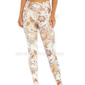 Leggings Urban Routine Premium de Alta Calidad, Elásticos, Suaves al Tacto, Cintura Elástica, para Uso Diario, Estilo Moderno y Elegante - Product Image 2