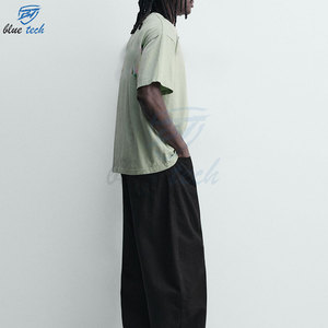 Esta camiseta verde extragrande de primera calidad está hecha de algodón 100% de alta densidad para un tacto suave, duradero y cómodo. - Product Image 3