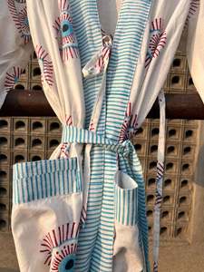 Kimono de plage imprimé à la main pour festival, robe longue ouverte sur le devant, cache-maillot de bain graphique, tenue de plage ethnique bohème pour femme - Product Image 2