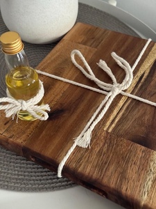 Planche à découper en bois rustique avec un design à bords lisses - Product Image 5