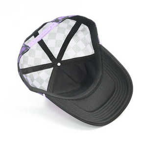 Gorra Trucker Unisex de Malla con Paneles de Color en Contraste, Ajuste Ajustable, Bordado 3D y Ribete de Satén para Uso Casual de Primavera/Verano - Product Image 3