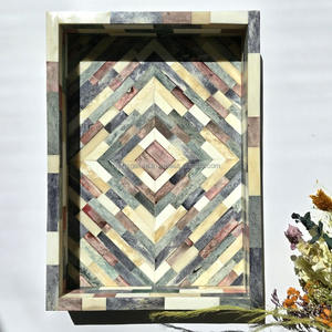 Plateau décoratif en bois indien poli, fait à la main, écologique, pour une utilisation élégante à la maison et au bureau - Product Image 3