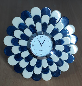 Reloj de mesa de resina epoxi hecho a mano, hermoso reloj de resina artística, reloj de resina moderno, acento perfecto para cualquier habitación - Product Image 1