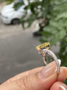 Anillo de Diamante Amarillo en Forma de Pera en Oro Blanco con Banda Pavé, Elegante Anillo de Compromiso de Lujo para Mujer, Regalo Nupcial Único - Product Image 2
