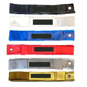 Système de fixation pour gants de boxe à lacets, avec fermeture auto-agrippante, pour un port facile et un bon maintien, idéal pour l'entraînement en salle de sport. - Product Image 4