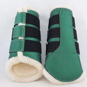 Bottes de protection pour chevaux, couleur verte unie, doublées en polaire, avec sangles réglables pour la protection des jambes - Product Image 3