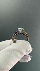 Bague de fiançailles tendance en diamant de laboratoire en forme de poire plaqué rhodium avec bande pavée |   Fabricant de bagues d'anniversaire de mariage personnalisées - Product Image 5