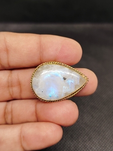 จี้หินมูนสโตนแบบร่อง คุณภาพสูง ราคาขายส่ง จี้หินมูนสโตนแบบร้อยเชือกมาคราเม่ คริสตัล - Product Image 5