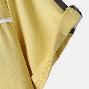 เสื้อยืดคอกลมแขนสั้นผู้ชายผ้าฝ้าย 100% 220 GSM สีพื้น พร้อมโลโก้ด้านหน้าแบบกำหนดเอง แห้งเร็ว ระบายอากาศได้ดี เหมาะสำหรับใส่ลำลอง - Product Image 3