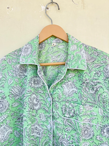 Nouvel ensemble de pyjama 100% coton à fleurs indiennes Costume de nuit en coton sauge florale - Product Image 4