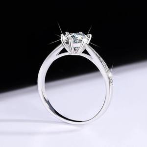Anillo de Moissanita Solitario de Calidad Premium con Piedra Certificada de Color D VVS1 para Propuesta, Joyería Nupcial y Ocasiones Especiales - Product Image 1