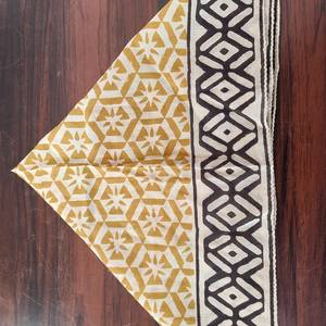 ผ้าพันคอผ้าฝ้ายทำมือลายชนเผ่าทรงสี่เหลี่ยมจาก Naaz Textile ลายพิมพ์ดอกไม้แบบวาดด้วยมือ ชุดผ้าพันคอและเนคไท เนื้อผ้านุ่มสบายผิว เหมาะสำหรับฤดูร้อน - Product Image 5