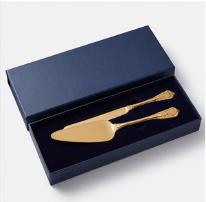 Juego de utensilios para servir pasteles de acero inoxidable con acabado dorado y asas de estilo antiguo, ideal para bodas, regalos y ocasiones especiales. - Product Image 6