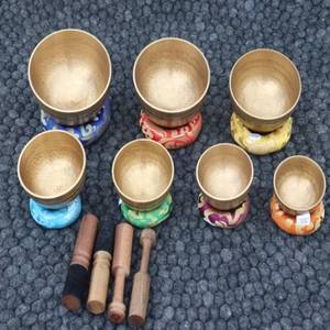 Cuenco Tibetano de Latón con Diseño Tradicional para Meditación y Sanación con Sonido, Cuenco de Terapia de Chakras - Product Image 3