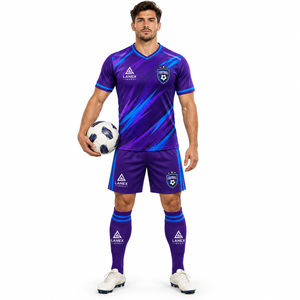Tenue de football personnalisée en gros : Maillot et short de football respirants à séchage rapide, kit d'équipe par sublimation pour clubs et joueurs - Product Image 1