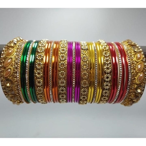 Ensemble de bracelets ornés de perles dorées avec un motif diamanté pour femmes - Product Image 3
