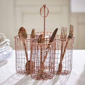 Porte-couverts en fer orné pour la décoration de cuisine traditionnelle, avec travail métallique décoratif et utilisation pratique - Product Image 5