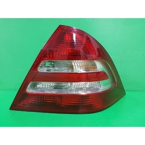 ไฟท้ายขวามือสองสำหรับรถยนต์ C-class รุ่น 2038202064 - Product Image 1