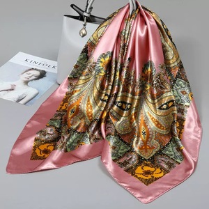 Écharpe carrée en soie 100% pour femmes, motif floral, rouge rose, accessoire de mode multifonctionnel, toutes saisons - Product Image 2