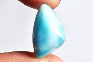 ขายส่งพลอยอะความารีนธรรมชาติทรงสามเหลี่ยมเจียระไนแบบคาโบชอง สีน้ำเงิน จากโรงงานอินเดีย รับผลิตตามสั่ง สำหรับทำเครื่องประดับชั้นดี - Product Image 3