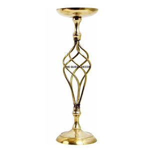 Elegante Portavelas de Aluminio Dorado, Arreglo de Velas Hecho a Mano, Decoración Moderna para Bodas y Cenas - Product Image 1