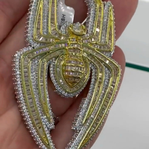 Pendentif exclusif en moissanite argentée, chaîne à breloques personnalisée, bijoux élégants hip-hop, collection de bijoux haut de gamme - Product Image 2