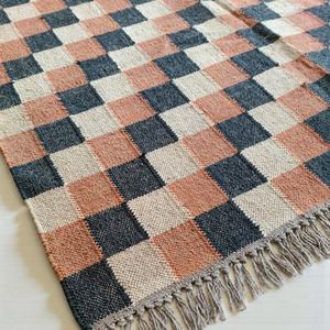 พรมคิลิมทำมือจากขนสัตว์ ทอแบบแบน ลายตารางเรขาคณิต พรมขนสัตว์ธรรมชาติสำหรับห้องนั่งเล่น - Product Image 1
