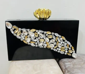 Embrague de peso ligero de trabajo de resina para mujer de fiesta de noche de lujo para niñas regalo perfecto hecho por Tayyab Handicraft - Product Image 1