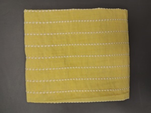 Tela de Algodón Premium Amarillo Pálido con Bordado Schiffli - Material con Diseño Floral Blanco, Estrellas y Borde Festoneado - Product Image 2