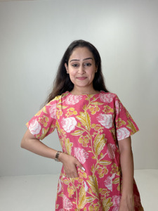 Women’s Pink Floral Print Casual Knee Length Dress with Short Sleeves Front Pockets and Ruffle Hem for Summer Wear - Product Image 6