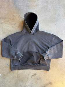 Hoodie unisexe personnalisé épais, coupe oversize, en molleton bouclette, délavé à l'acide, effet vintage usé, streetwear, délavé soleil, déchiré et court - Product Image 2