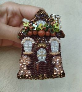 Broche de Cuentas Bordado a Mano Exclusivo con Combinaciones de Colores Únicas para Colecciones de Boutiques Internacionales - Product Image 6