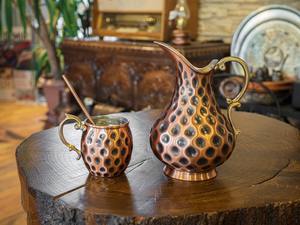 Jarra Decorativa de Cobre Antiguo con Taza, Perfecta para Cenas de Celebración y Cestas Festivas, de la India - Product Image 6