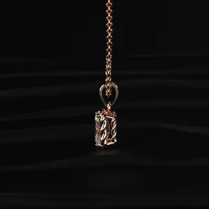 Colgante Solitario con Corte Esmeralda y Marco de Cuerda Trenzada, Color D-E con Claridad VVS-VS, Diamante Cultivado en Laboratorio con Certificación IGI - Product Image 5